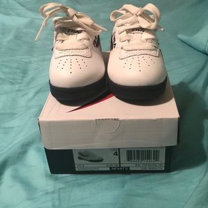 Toddler FILA shoes 4C